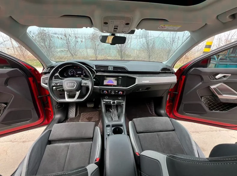奥迪Q3 内饰前排