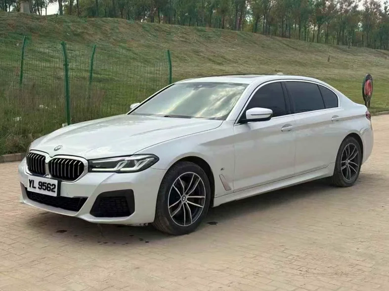 宝马5系 正面外观三