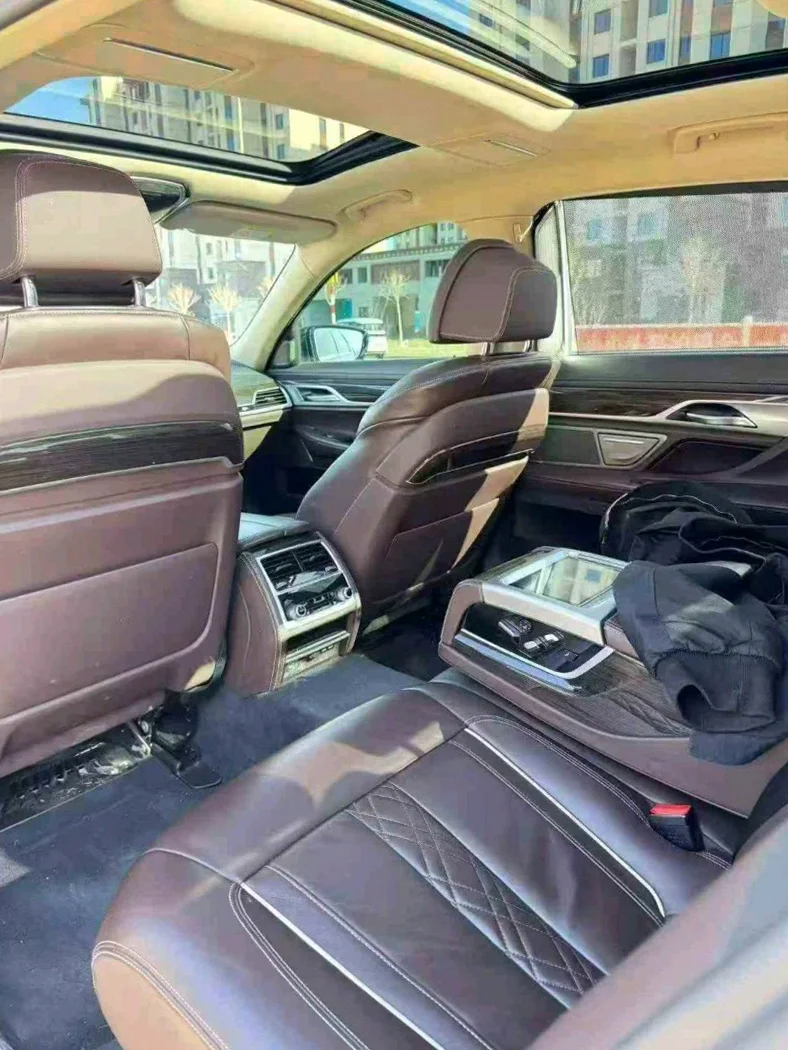 宝马7系 后面外观二