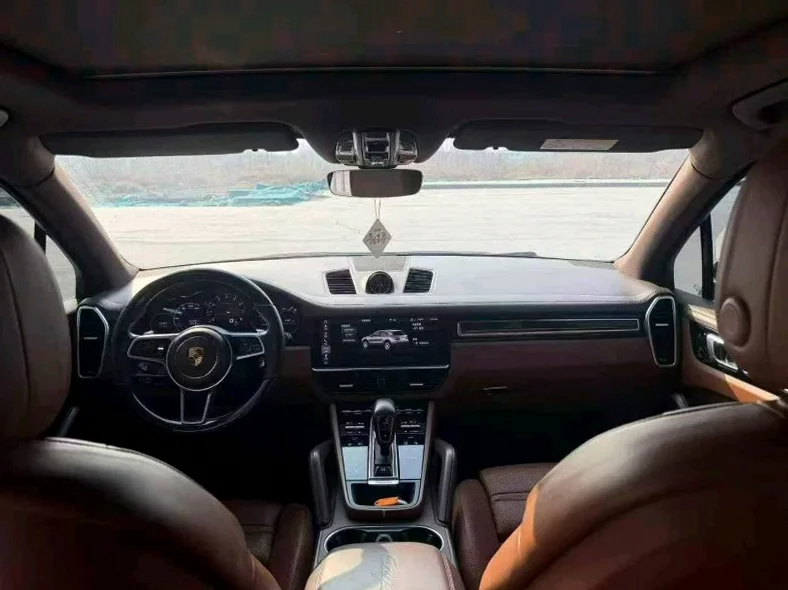 保时捷卡宴 后面外观二