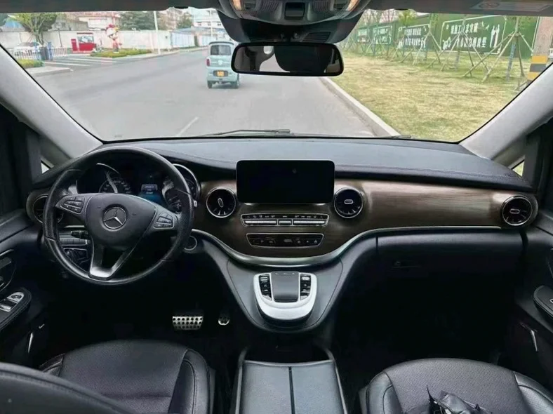 奔驰V 内饰后排