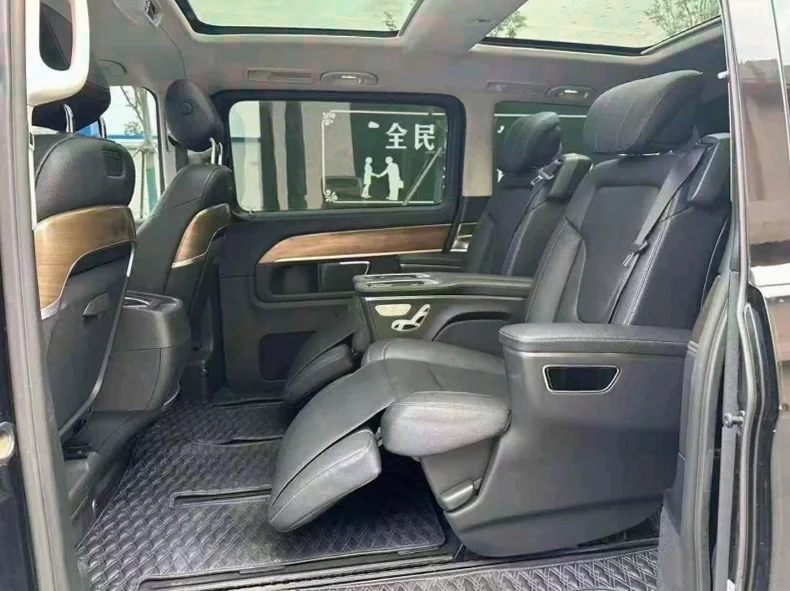 奔驰V 内饰前排