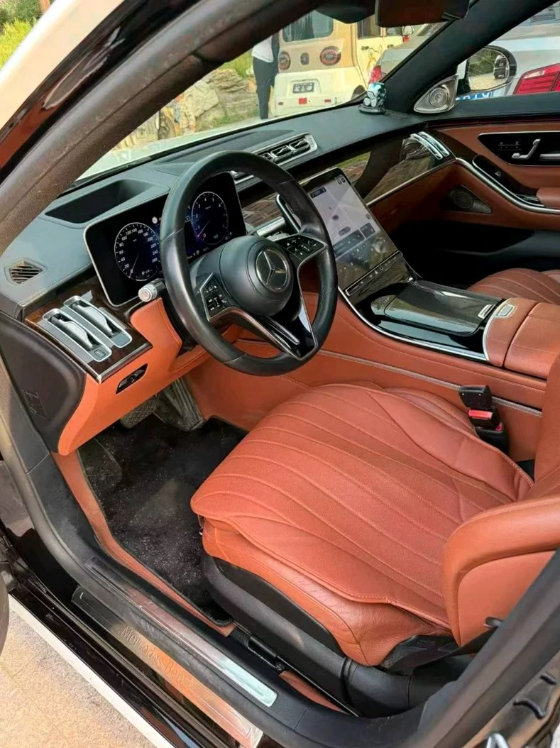 奔驰S 后面外观三