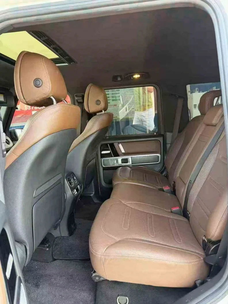 奔驰G 内饰前排