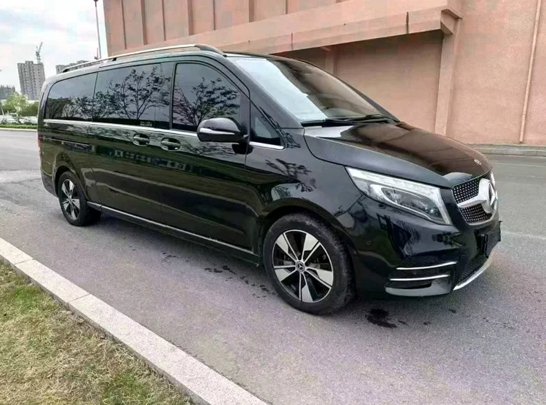 奔驰V 正面外观二