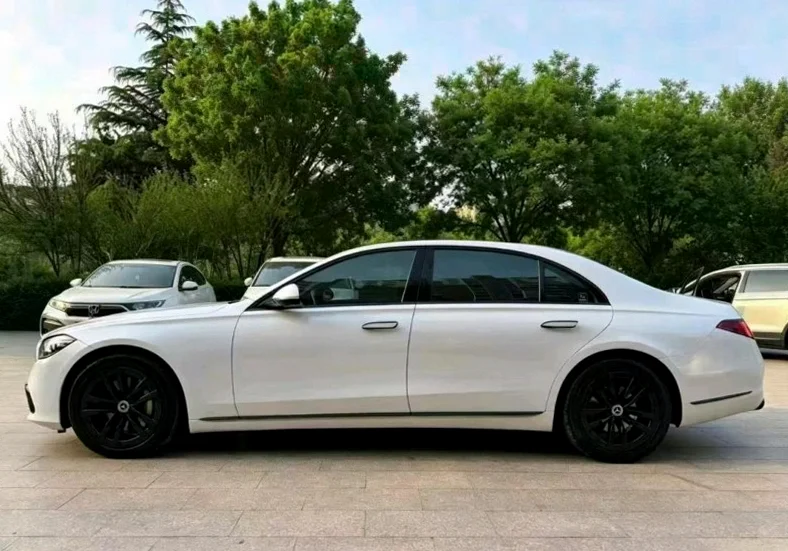 奔驰S 正面外观二