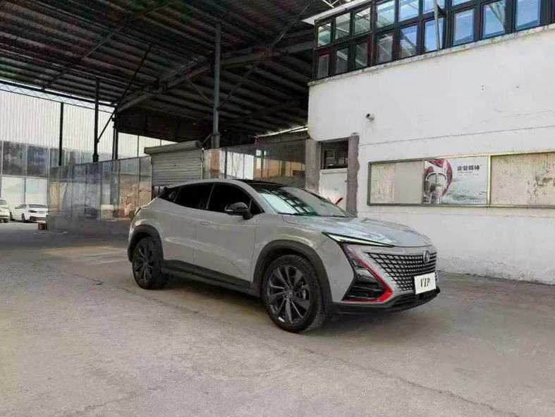 长安汽车UNI 正面外观三