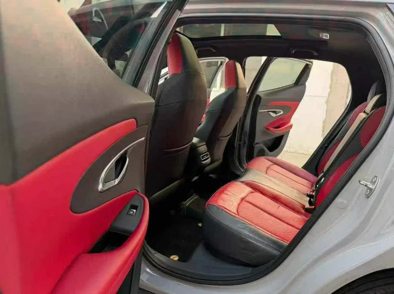 长安汽车UNI 内饰后排