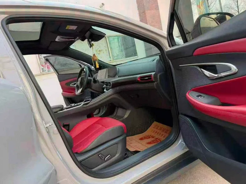 长安汽车UNI 后面外观三