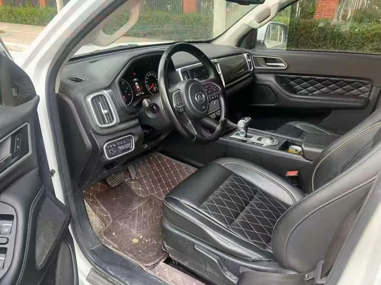 长城汽车炮 内饰前排