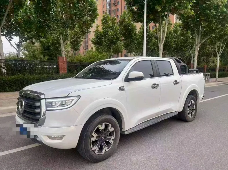 长城汽车炮 正面外观三