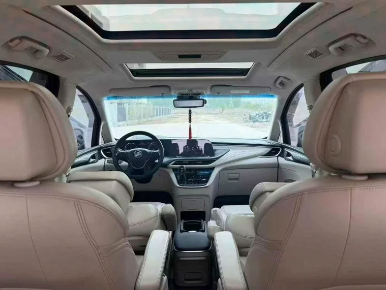 别克GL8 后面外观二