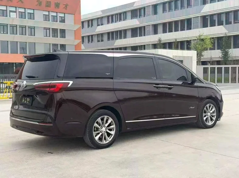 别克GL8 内饰前排