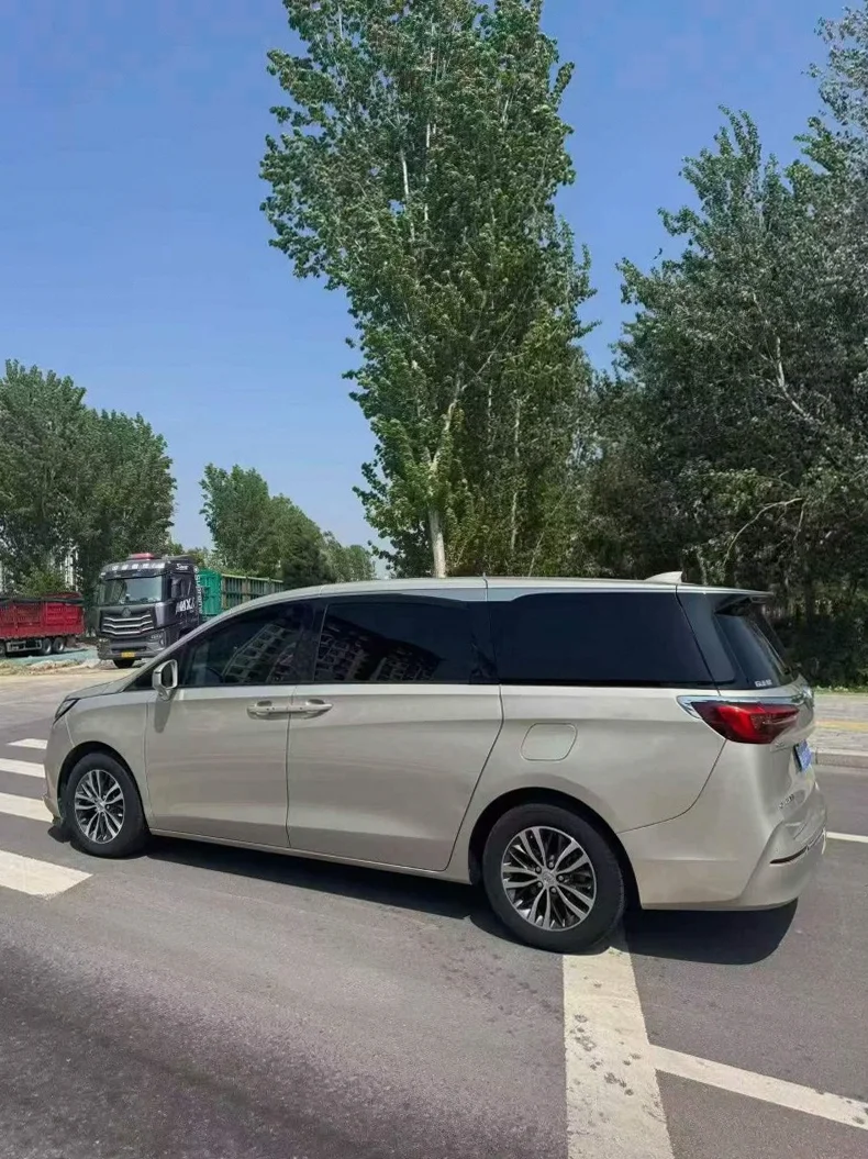 别克GL8 内饰前排