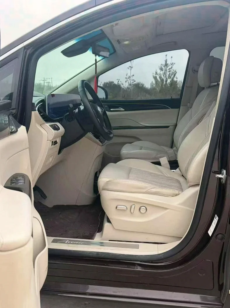 别克GL8 后面外观三