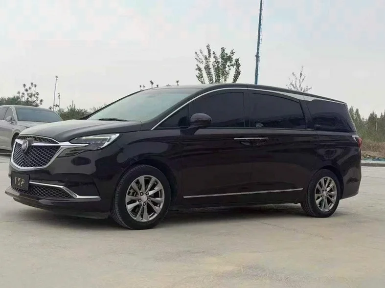 别克GL8 正面外观二