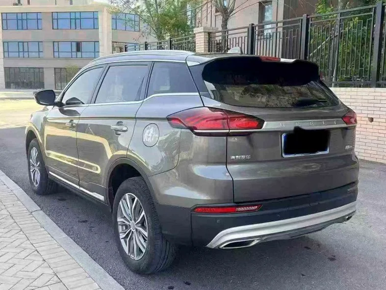 吉利博越 内饰后排