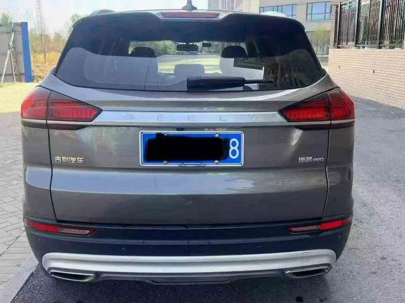 吉利博越 驾驶室