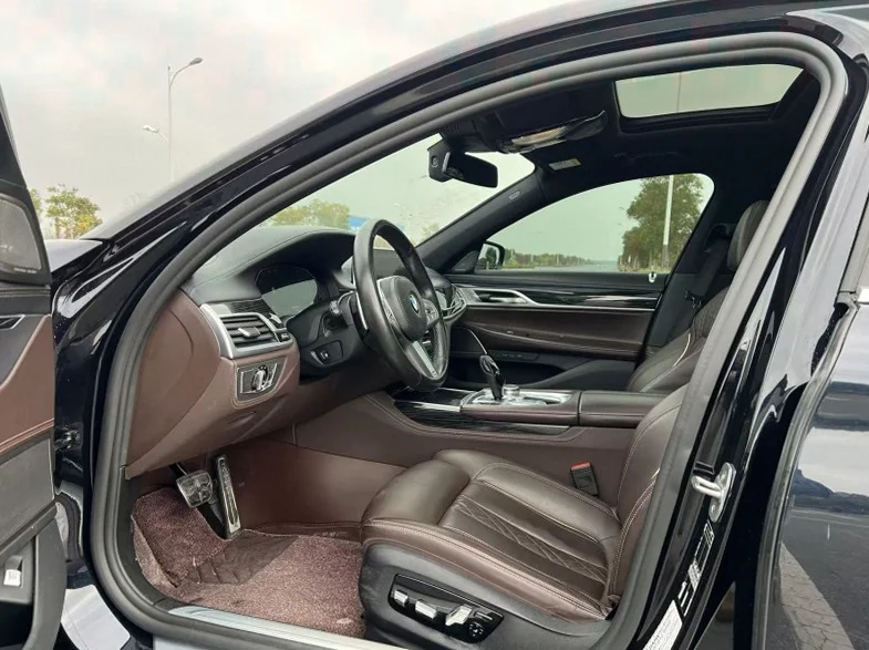 宝马7系 驾驶室