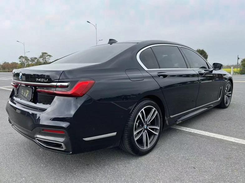 宝马7系 正面外观二