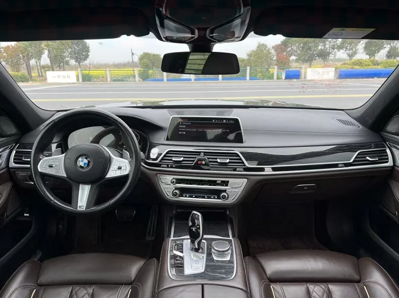 宝马7系 内饰前排