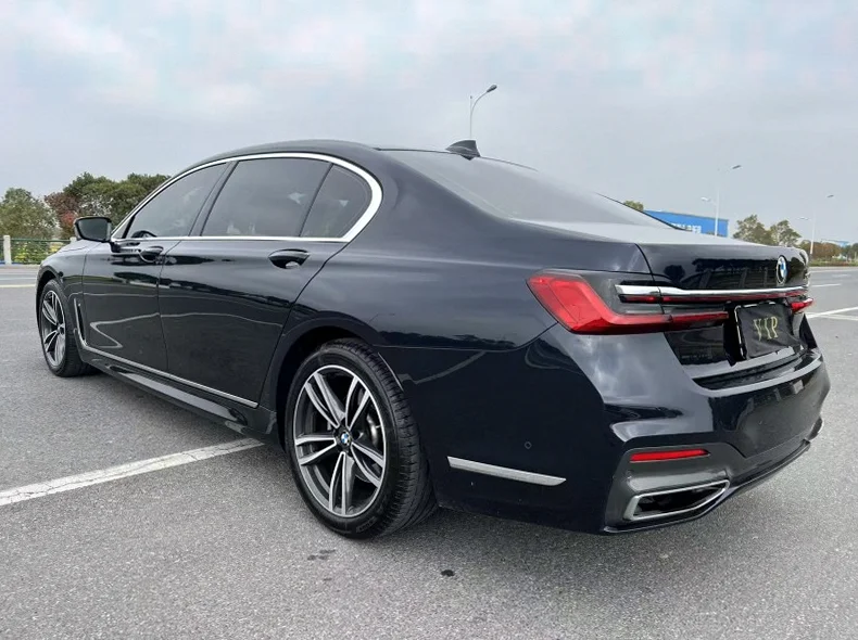 宝马7系 正面外观三