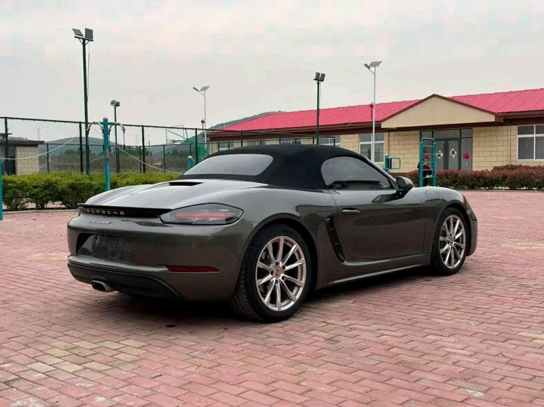 保时捷718 正面外观三