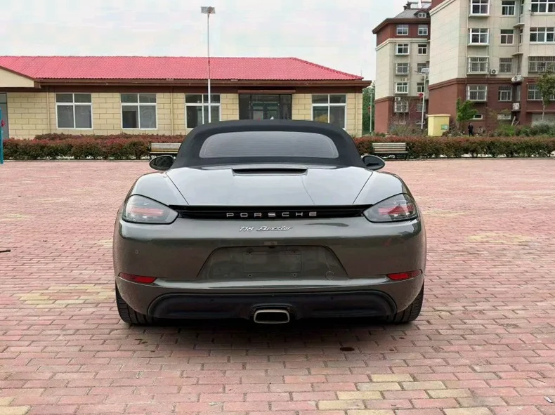 保时捷718 后面外观一