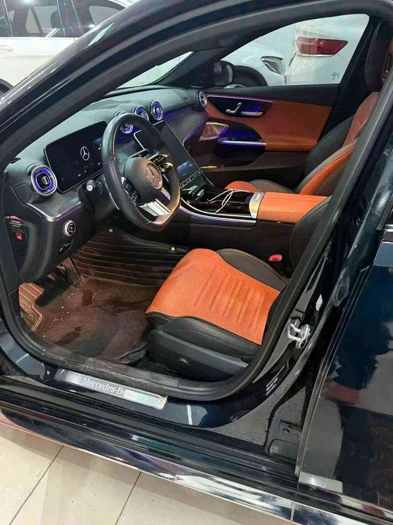 奔驰C 后面外观一