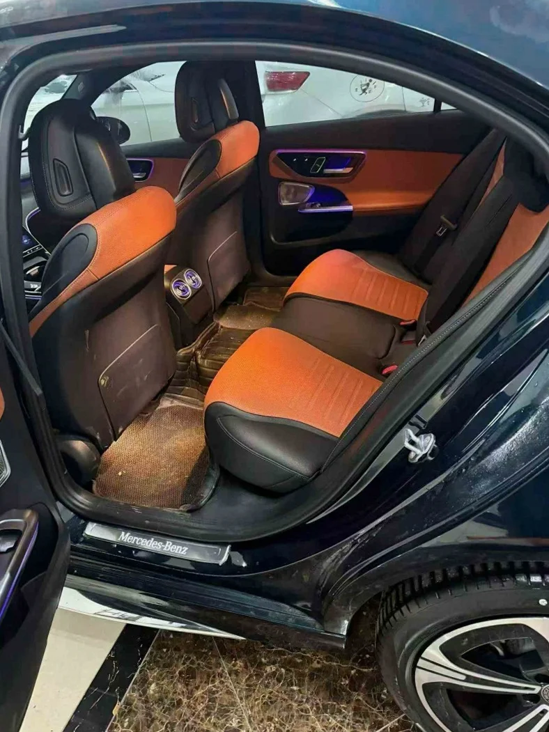 奔驰C 后面外观三