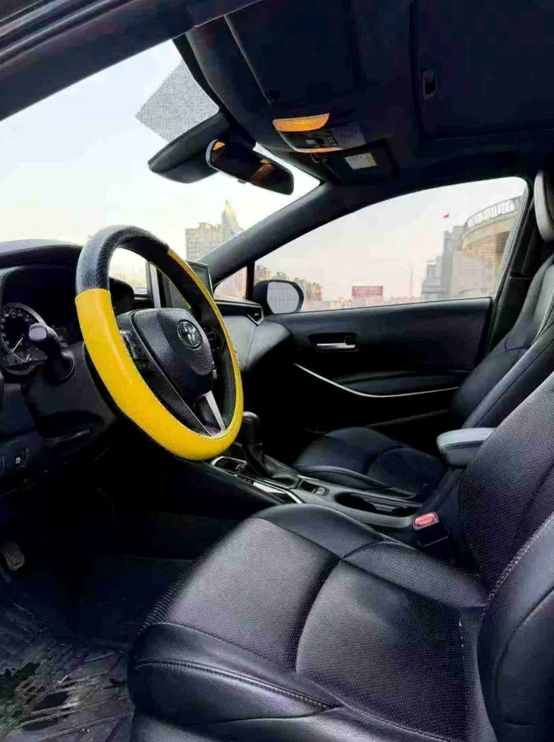 丰田雷凌 内饰前排