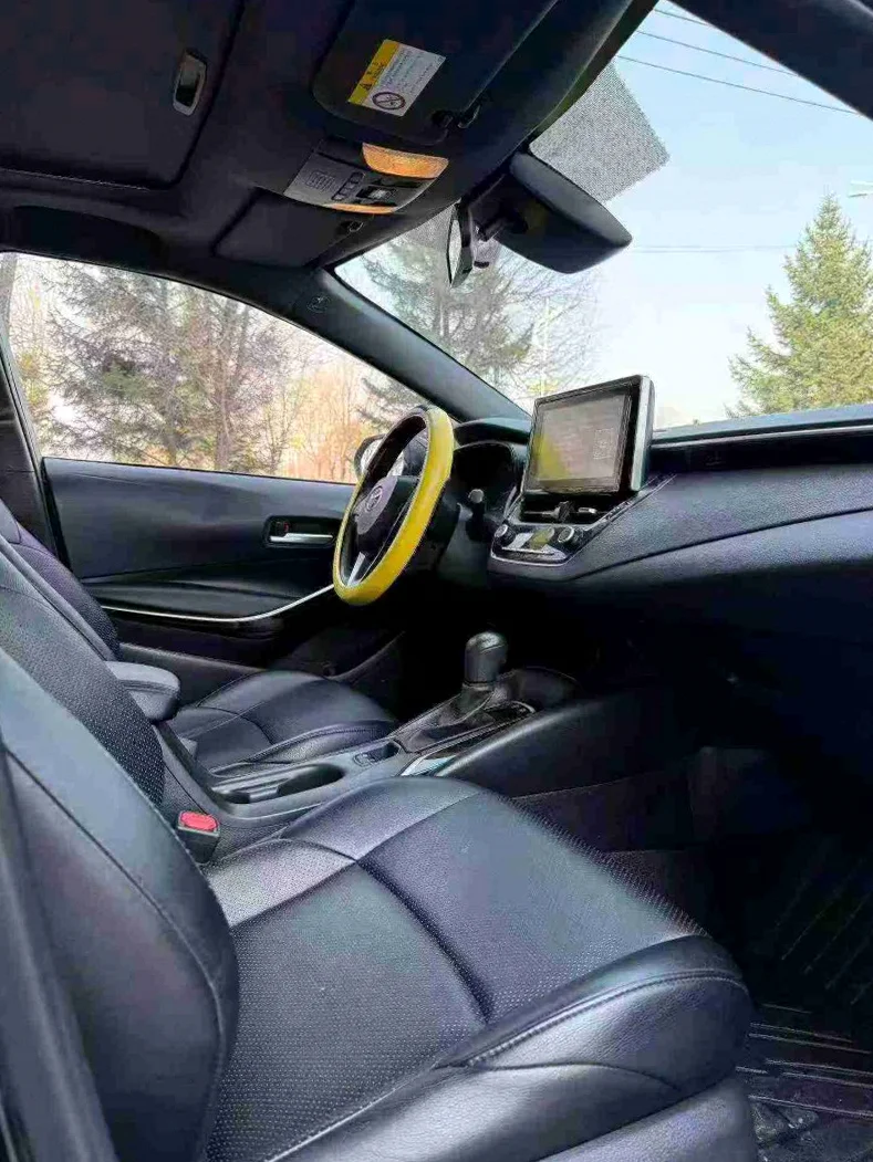 丰田雷凌 内饰后排