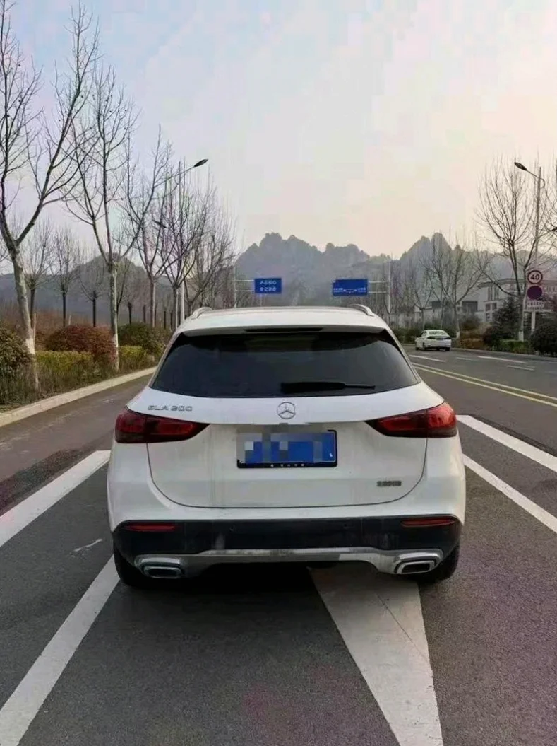 奔驰GLA 正面外观三