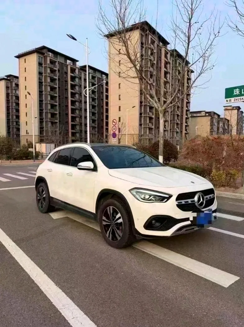 奔驰GLA 正面外观二