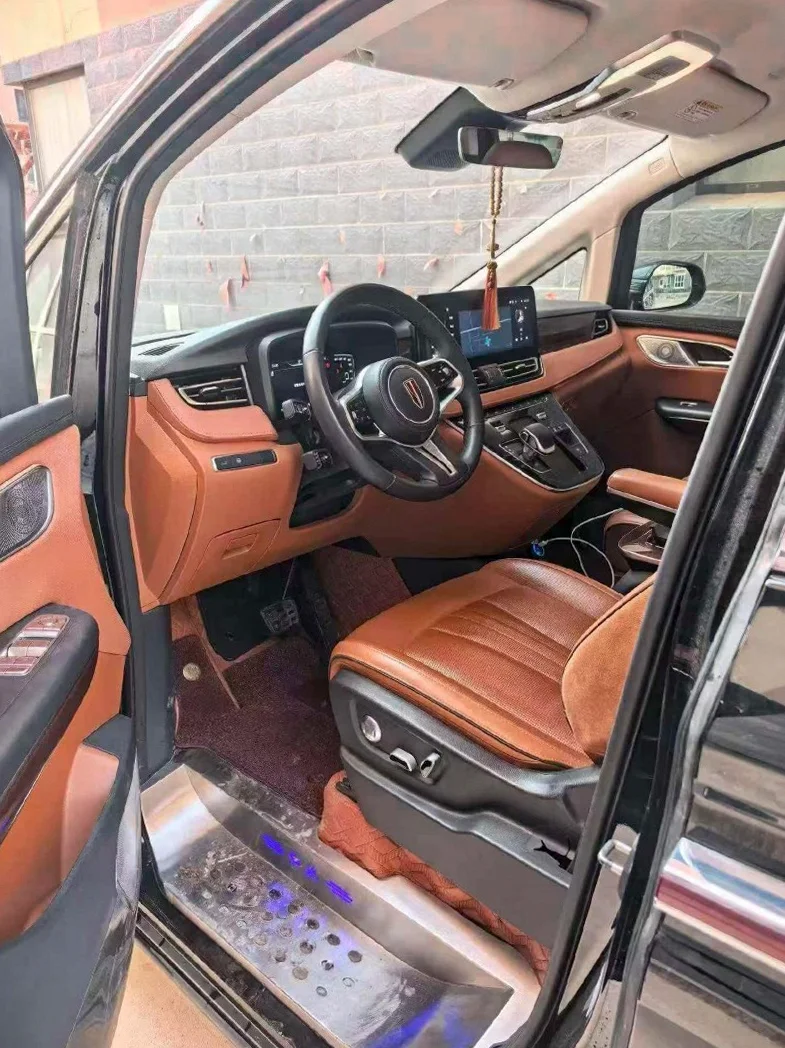 红旗HQ9 后面外观二