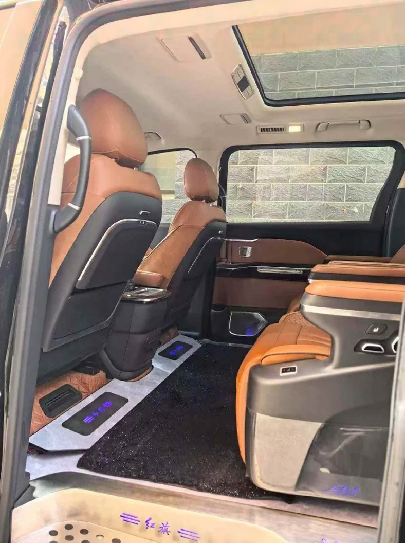 红旗HQ9 后面外观一