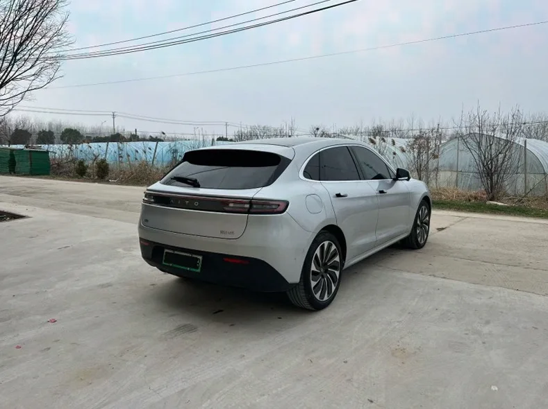 华为智选问界 后面外观一