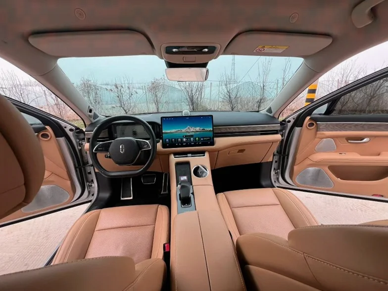 华为智选问界 内饰前排