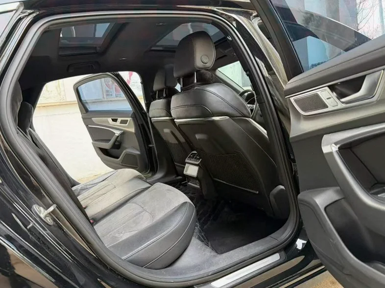 奥迪A6L 内饰前排