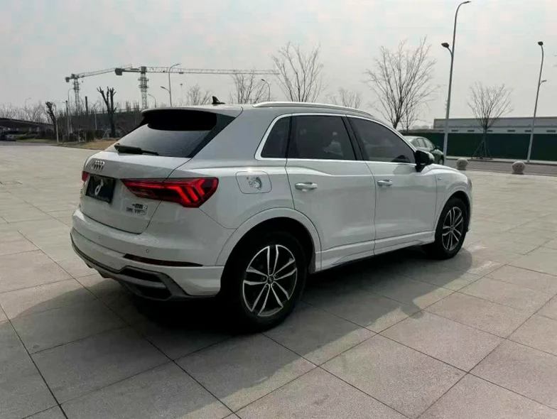 奥迪Q3 内饰前排