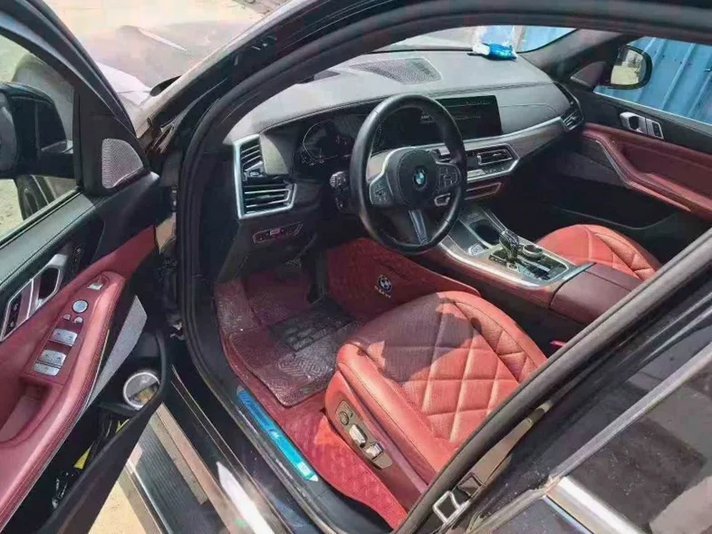 宝马X5 后面外观一