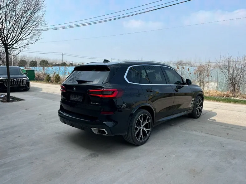 宝马X5 后面外观一