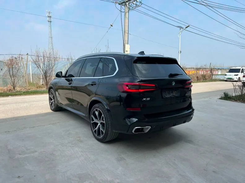 宝马X5 正面外观三