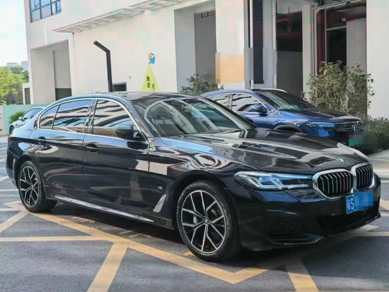 宝马5系 后面外观一