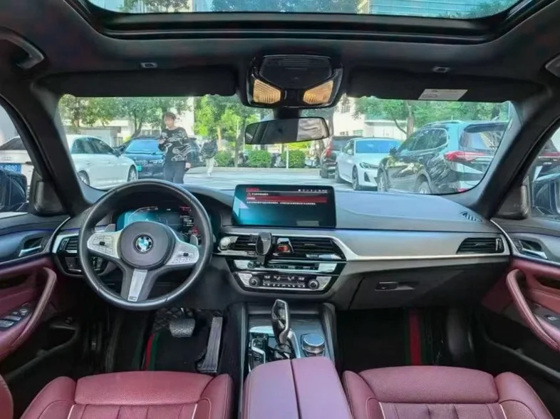 宝马5系 正面外观三