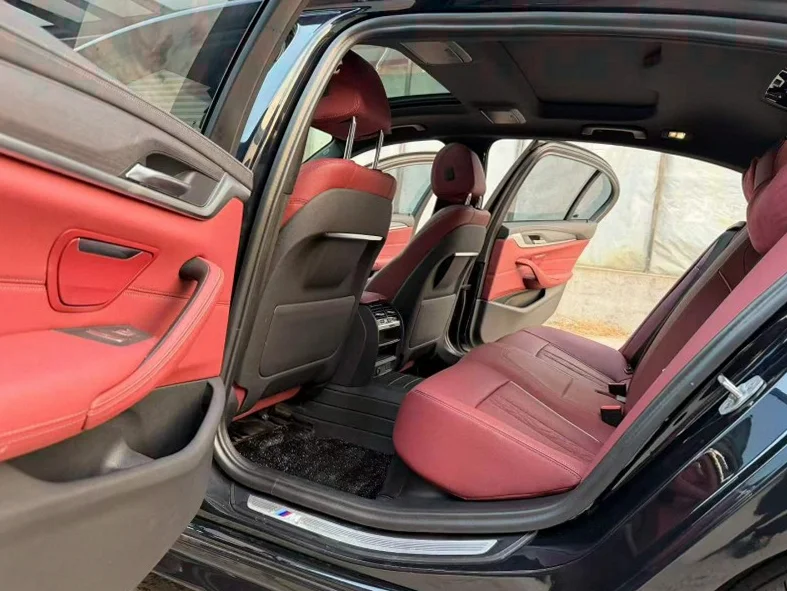 宝马5系 内饰后排