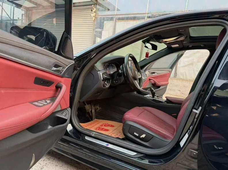 宝马5系 后面外观一