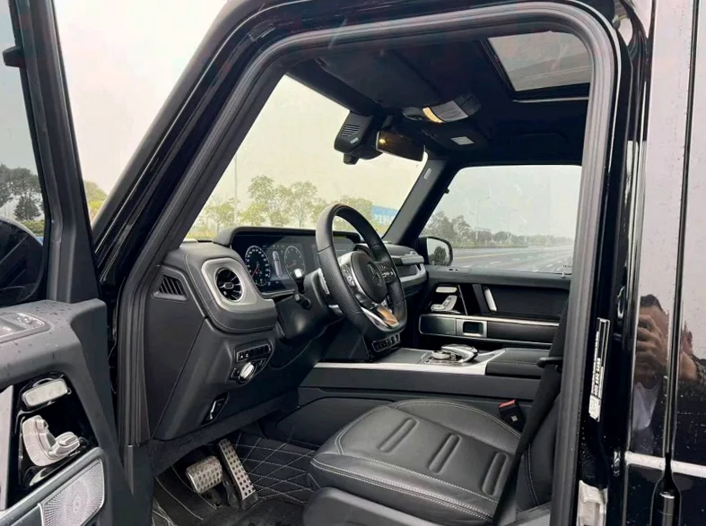 奔驰G 正面外观三