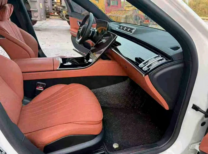 奔驰S 后面外观三