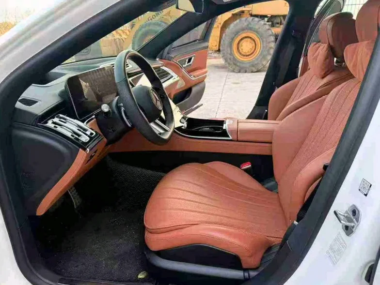 奔驰S 后面外观一